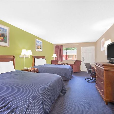Hotel Express Anniston/Oxford מראה חיצוני תמונה
