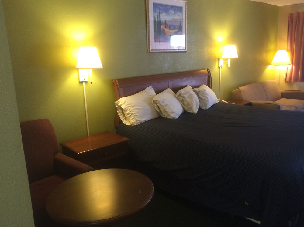 Hotel Express Anniston/Oxford מראה חיצוני תמונה