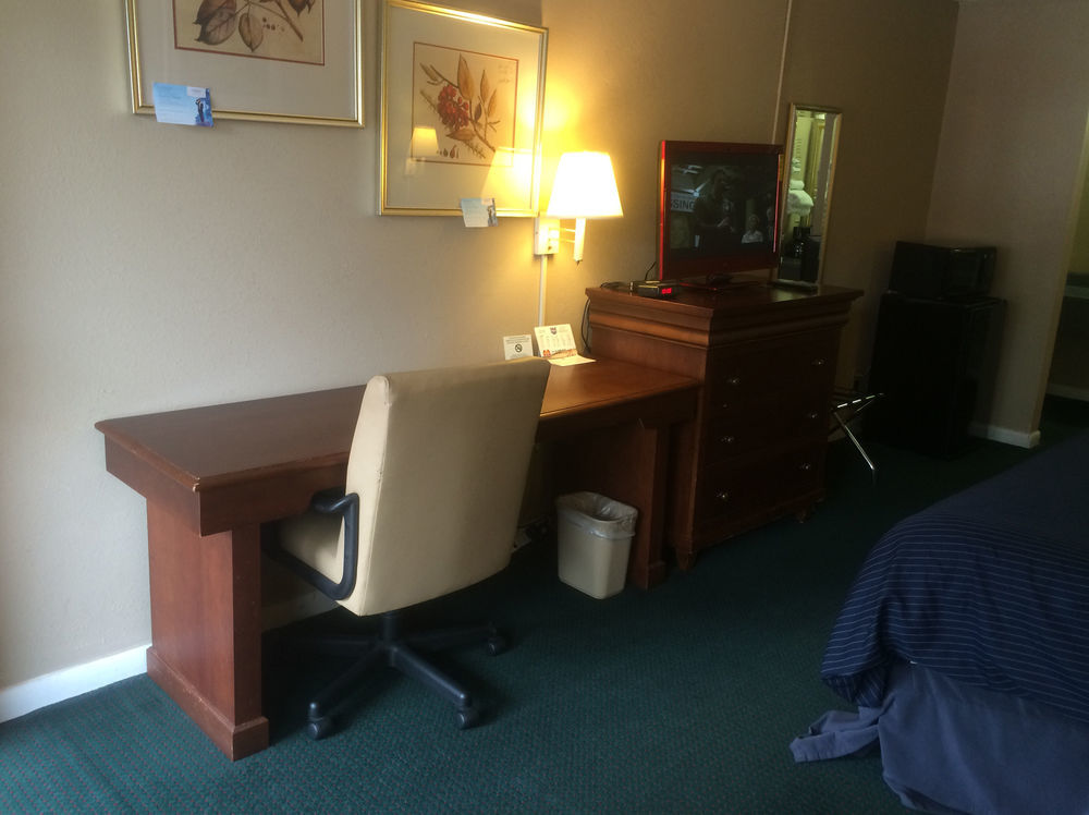 Hotel Express Anniston/Oxford מראה חיצוני תמונה