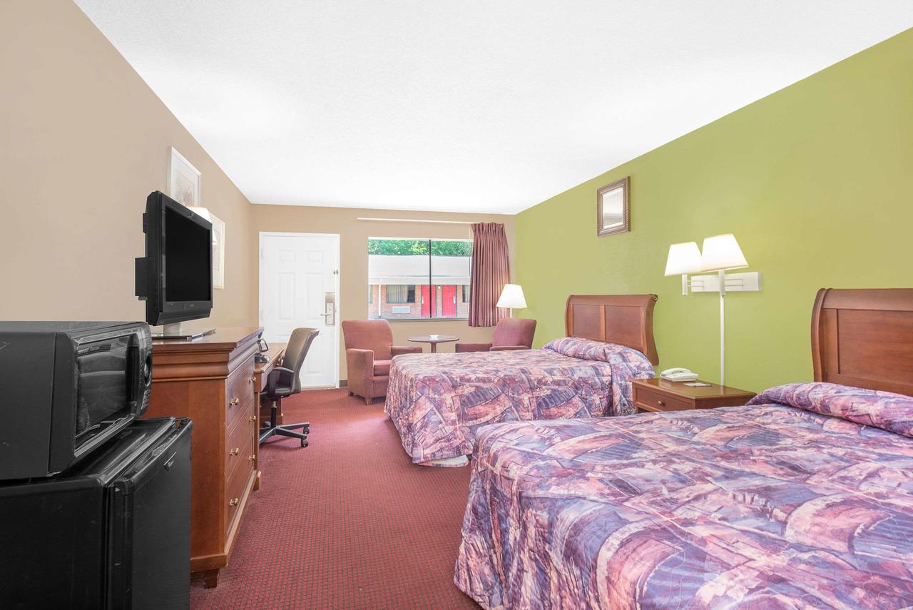 Hotel Express Anniston/Oxford מראה חיצוני תמונה
